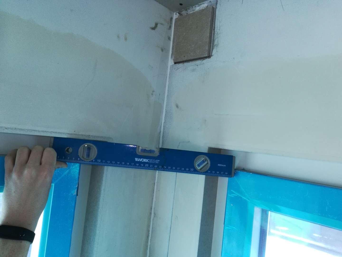 fenster-haben-unterschiedliche-bruestungshoehe-noch-in-der-toleranz-409856-2.jpg