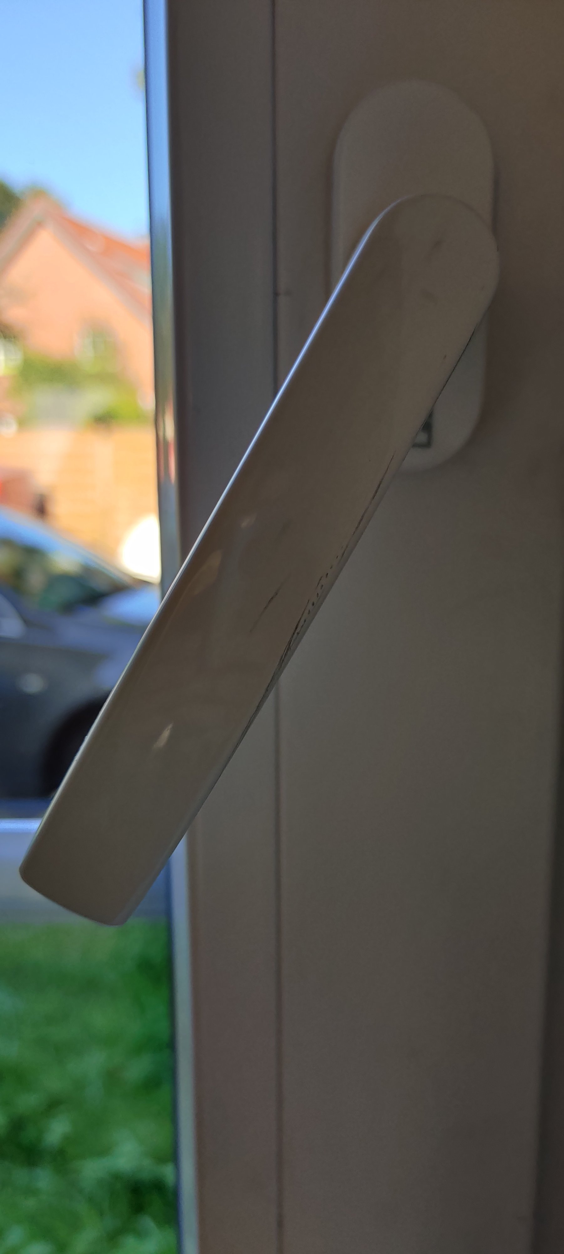fenster-schliesst-nicht-griff-steht-auf-34-532742-1.jpg