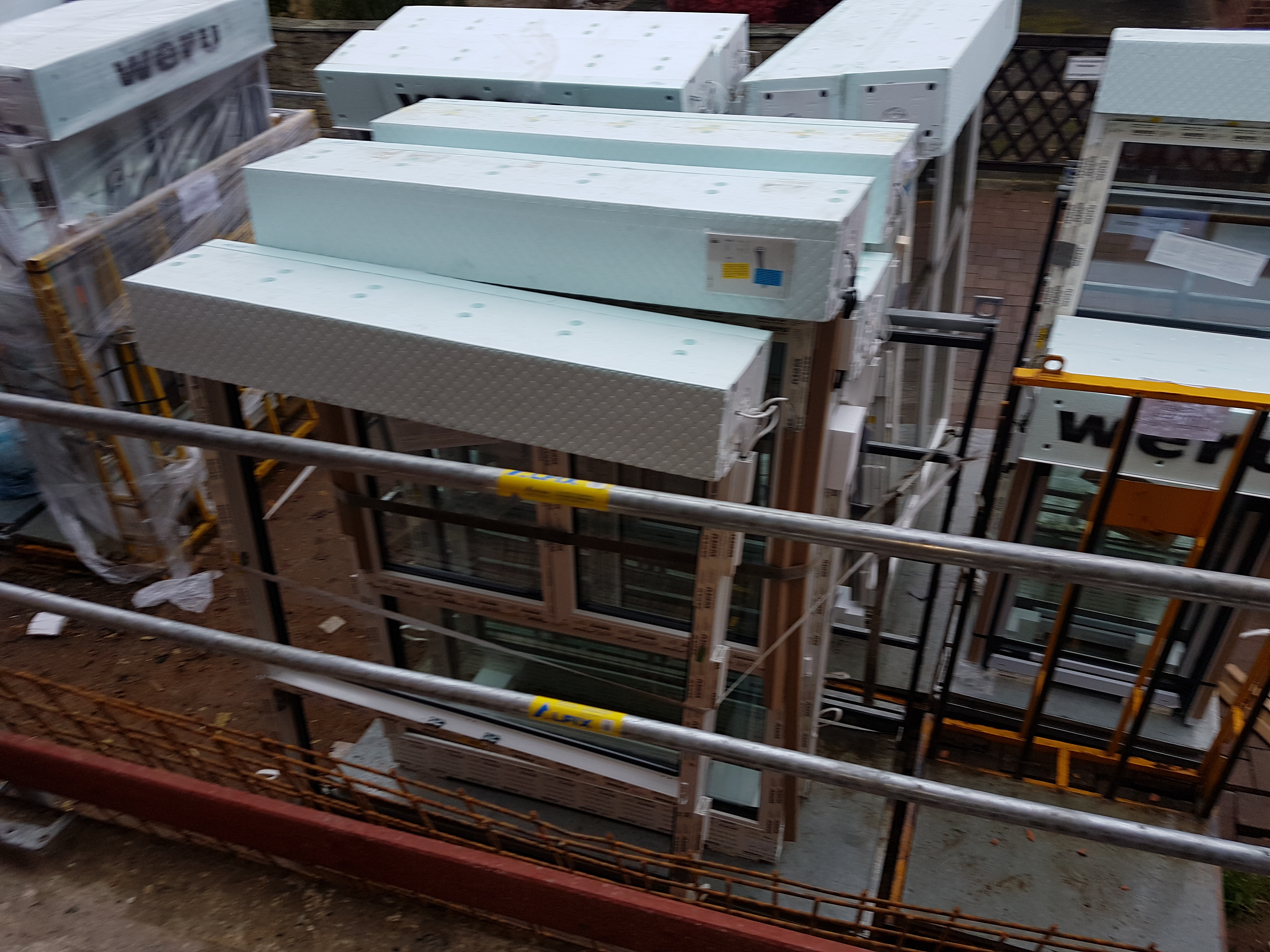 fenster-stehen-im-regen-inkl-elektronischen-rollaeden-357330-3.jpg