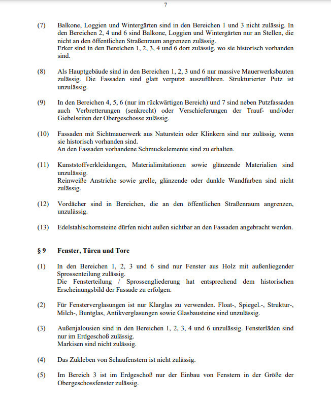 Seiten eines Gesetzestextes mit Baubestimmungen zu Fenstern, Türen und Fassaden.
