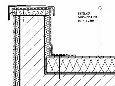 Detail eines Wandanschlusses mit Fenster, Dämmung und Anschlusstechnik.