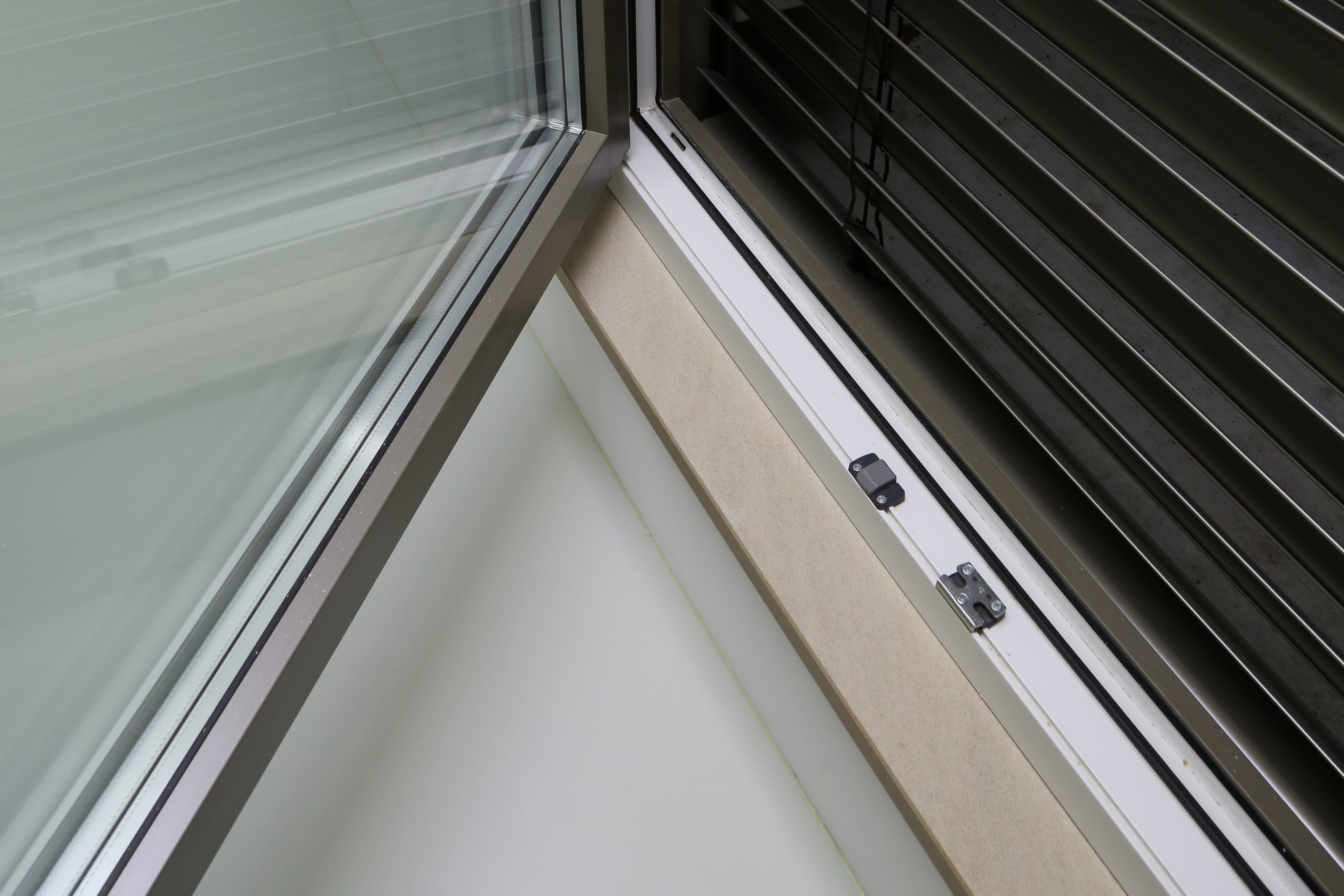 fensterbaenke-innen-holz-naturstein-oder-welches-material-293775-1.JPG