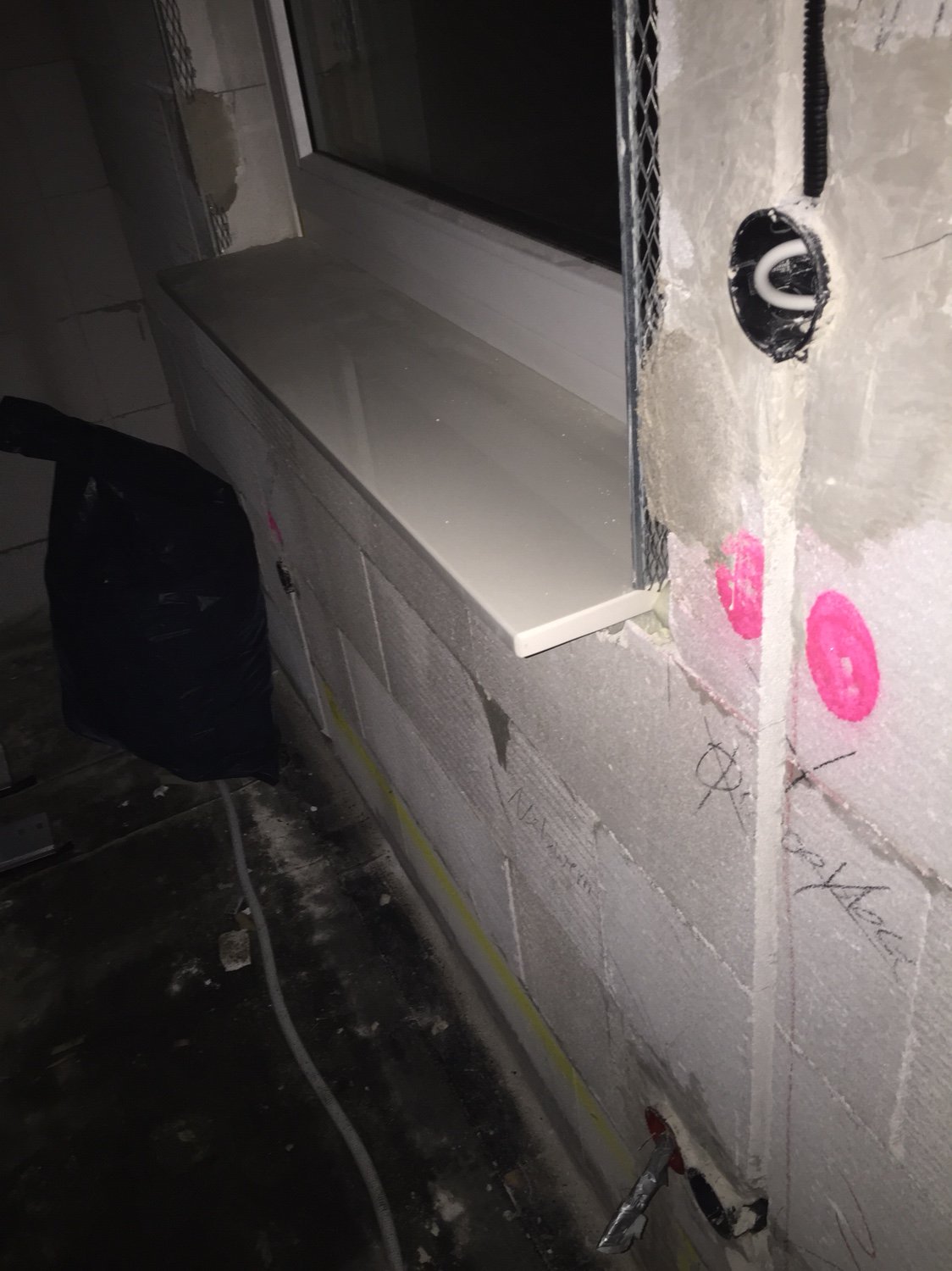 fensterbaenke-innen-welche-tiefe-bzw-ueberstand-242145-2.jpg