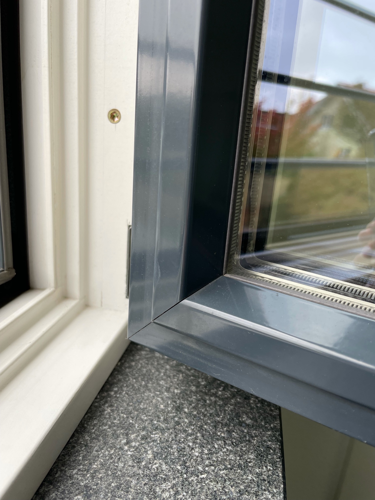 fensterrahmen-aluminium-glas-innenansicht.jpeg