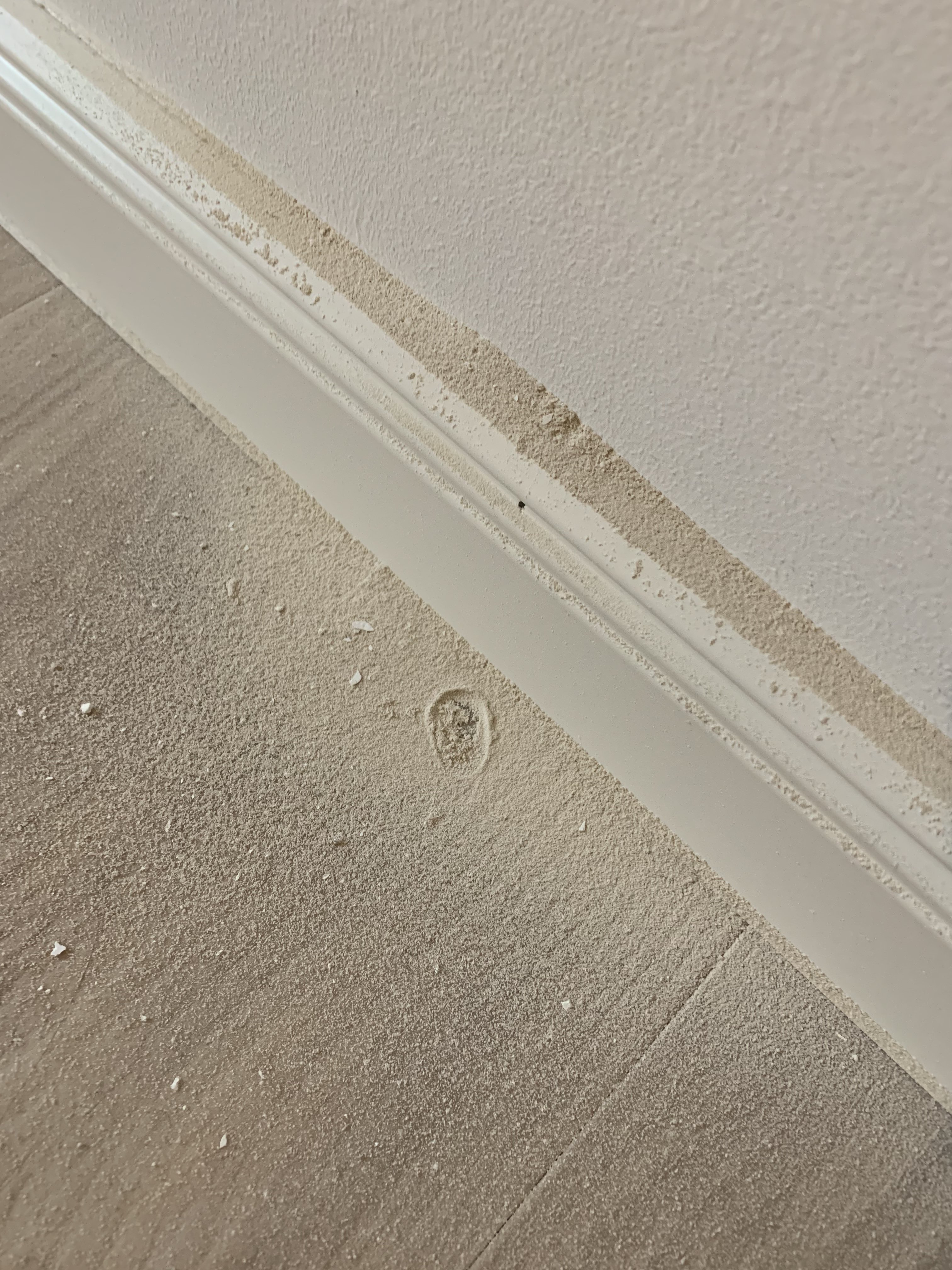 fernseher-aufhaengen-wandmaterial-nicht-klar-536140-1.jpeg