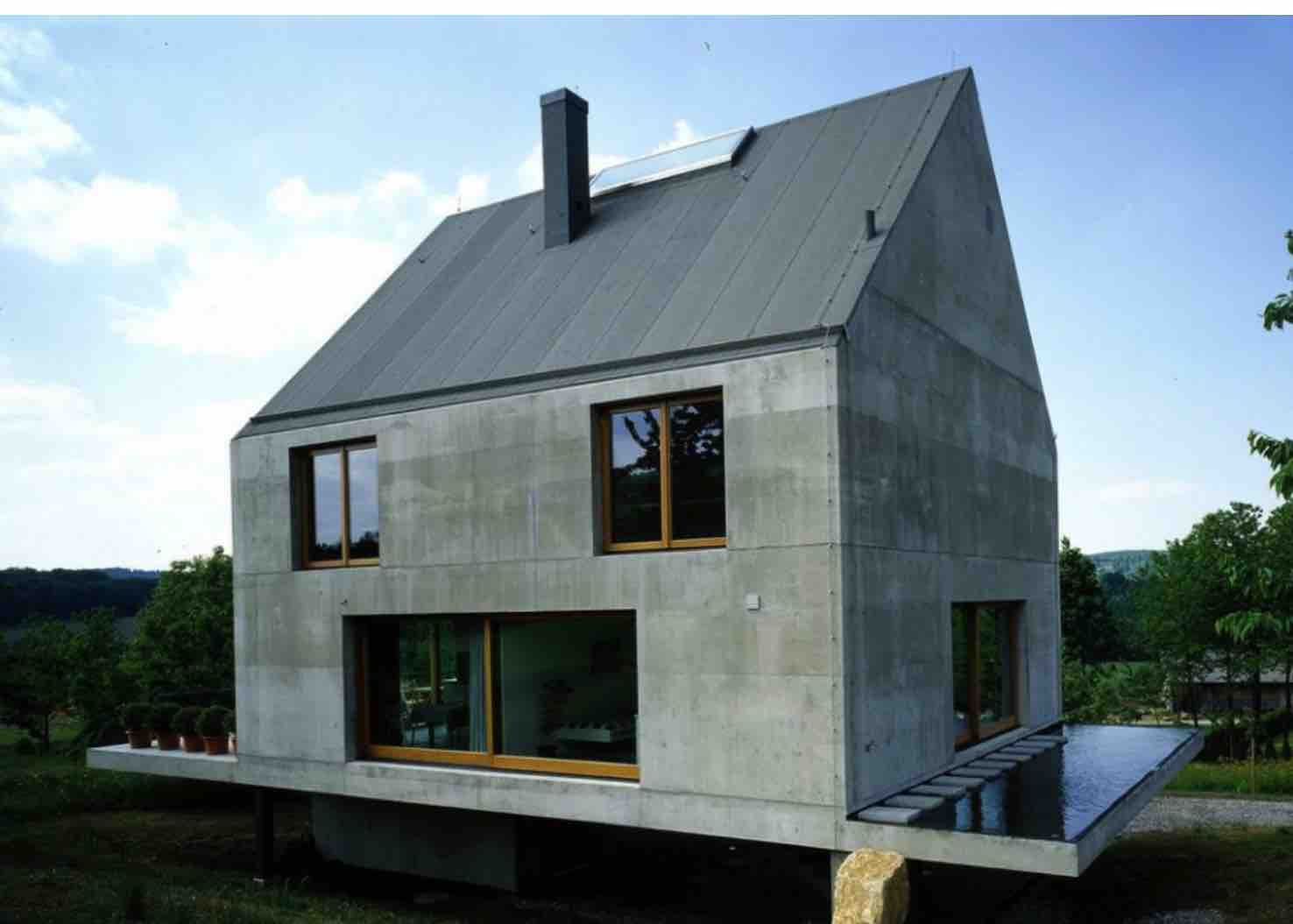 fertighaus-aus-beton-mit-satteldachoptik-564905-1.jpg