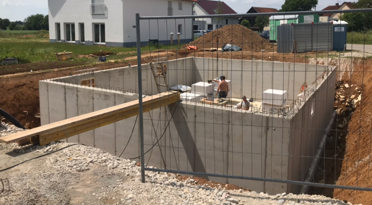 feuchte-waende-in-neubau-im-keller-bauausfuehrungs-fehler-287944-2.jpeg