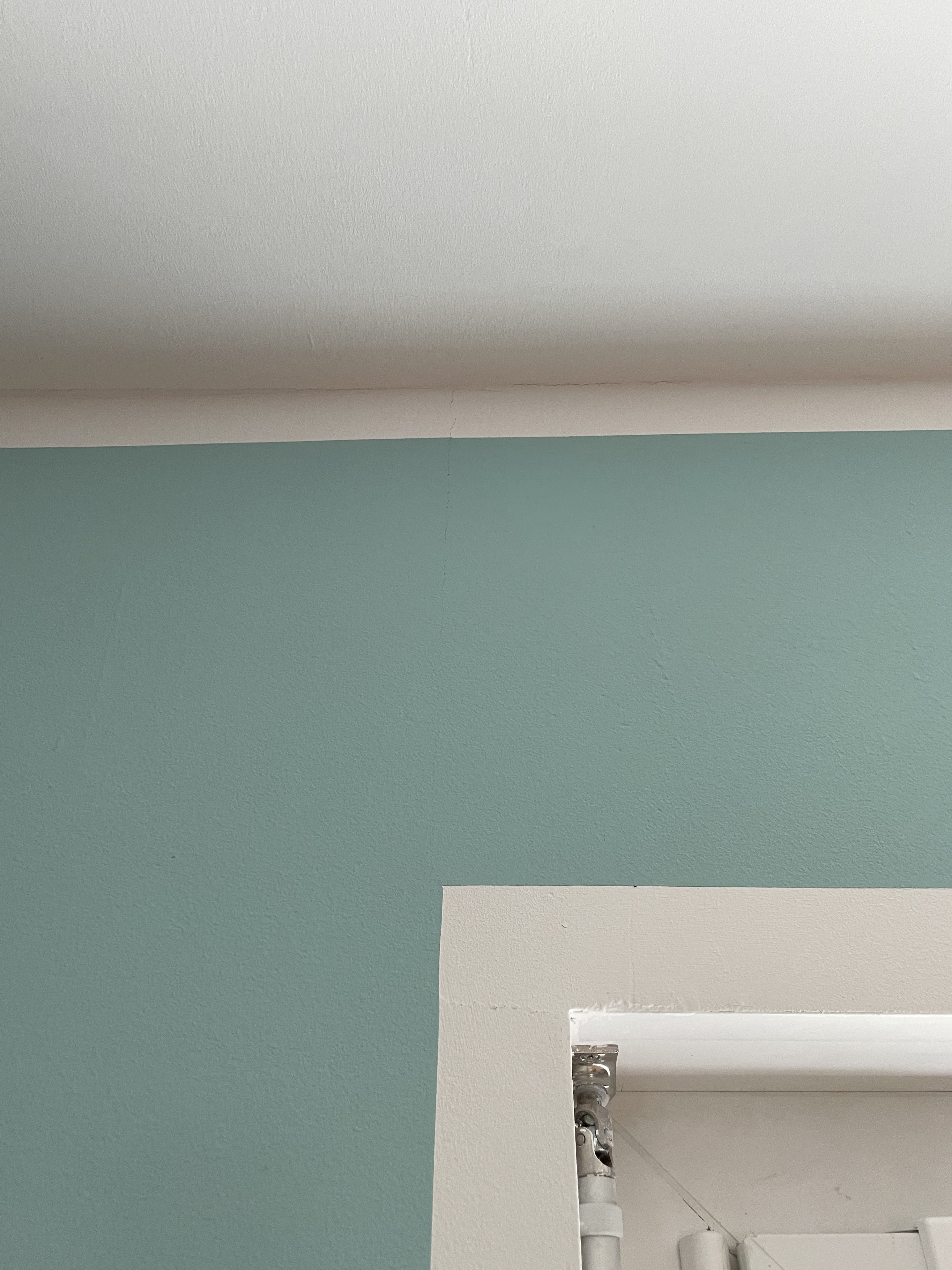 feuchte-wand-durch-fehlendes-lueften-nach-estrich-594953-1.jpg