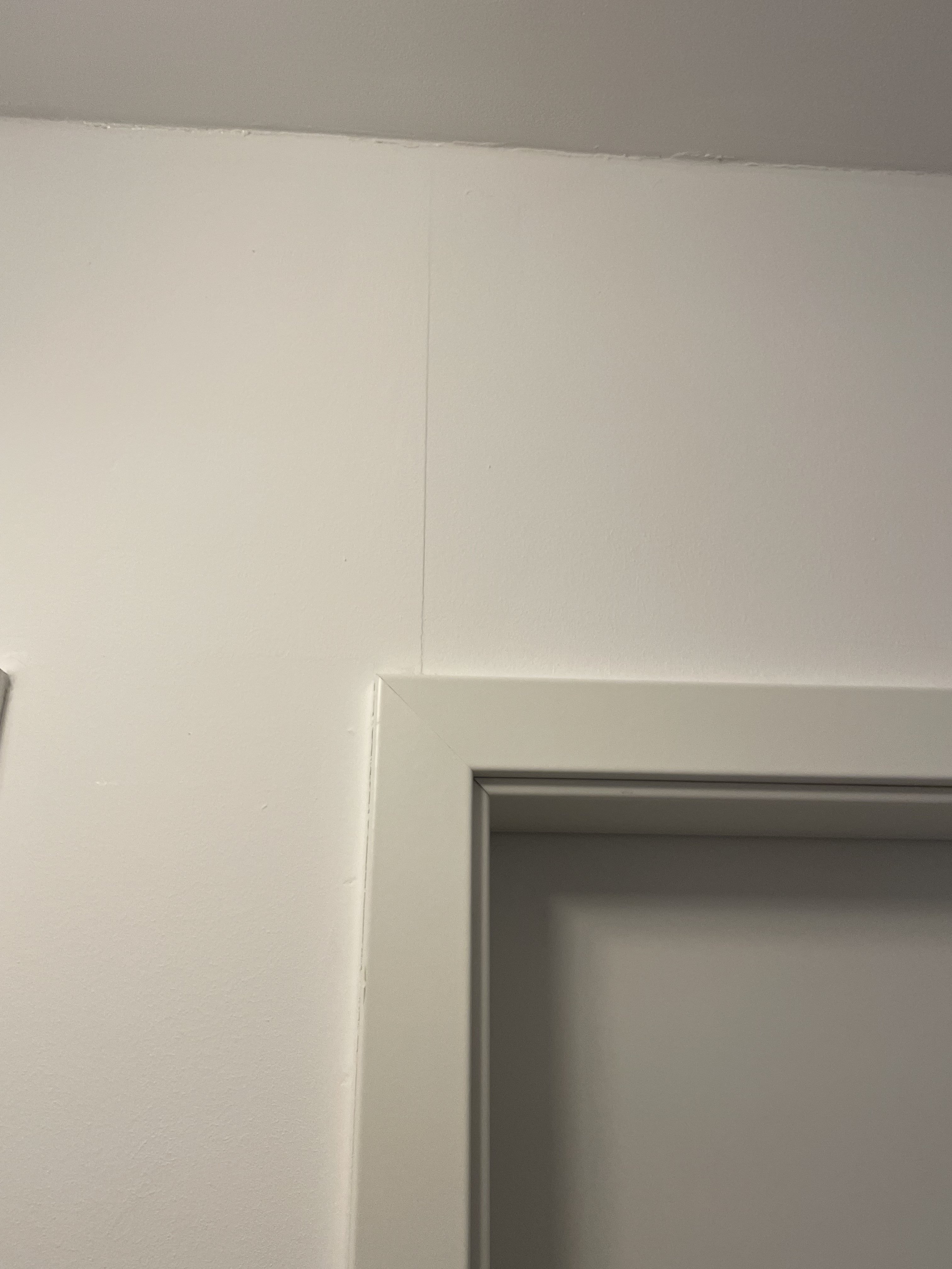 feuchte-wand-durch-fehlendes-lueften-nach-estrich-594953-3.jpg