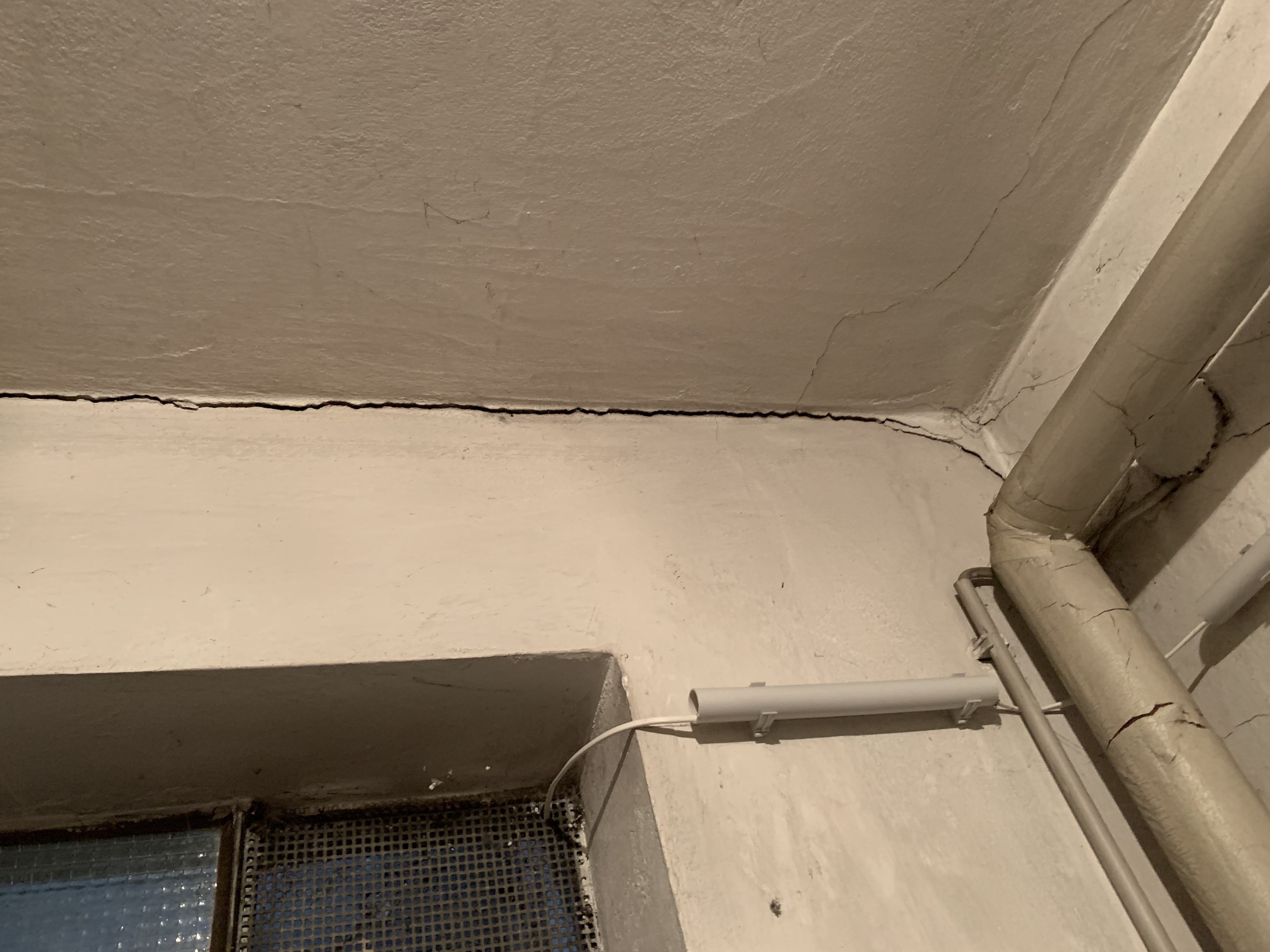 wand-putz-besichtigung-risse-decke-321170-2.jpg