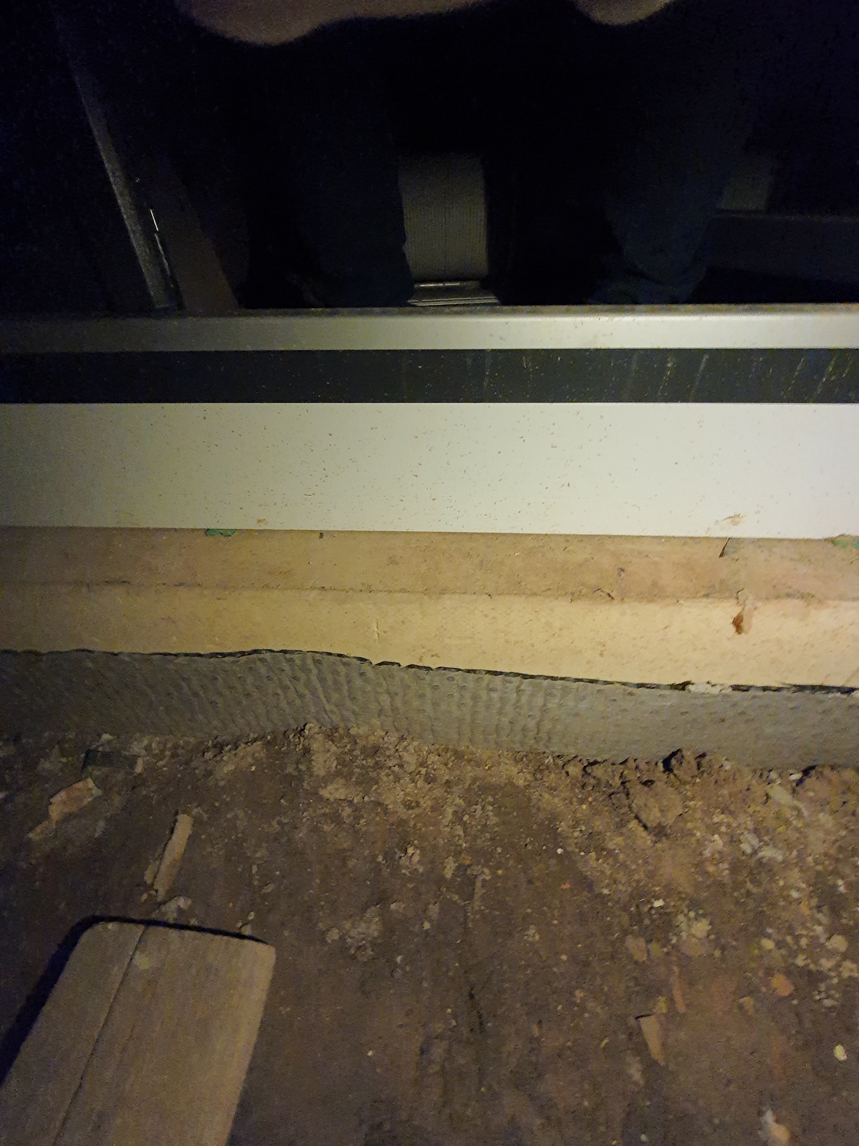 feuchtigkeit-zieht-durch-die-bodentiefen-fenster-im-neubau-464926-1.jpg