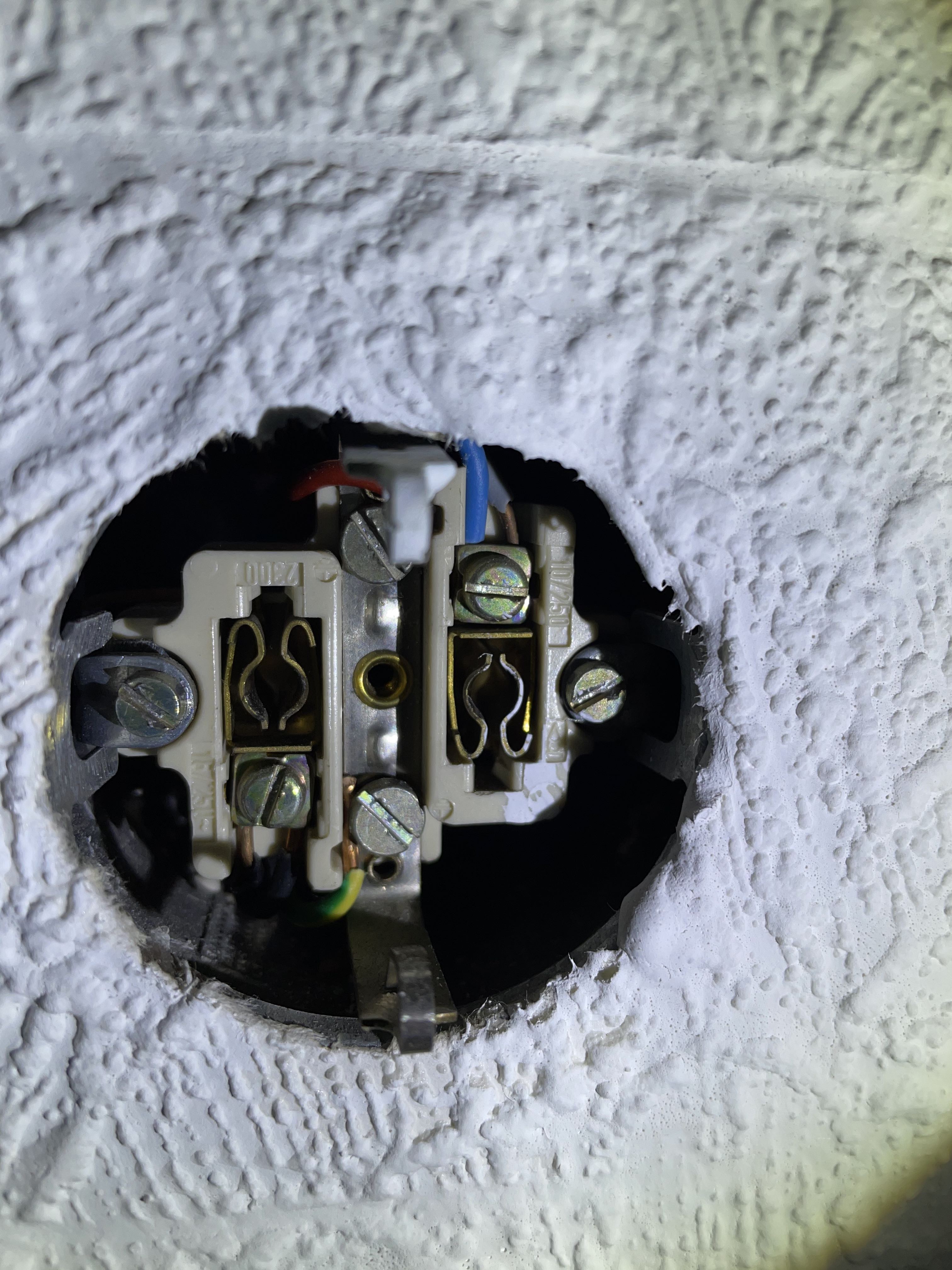 fi-schalter-nachruesten-aeltere-elektronik-466927-4.jpg
