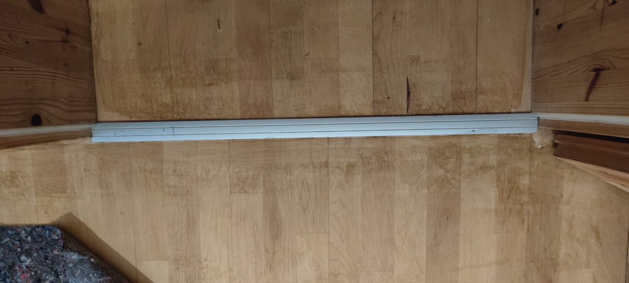 flecken-auf-frisch-geoeltem-parkett-549445-1.jpg