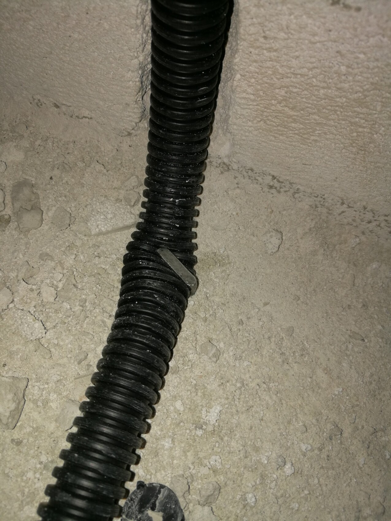 flexibles-kabelrohr-installation.jpg