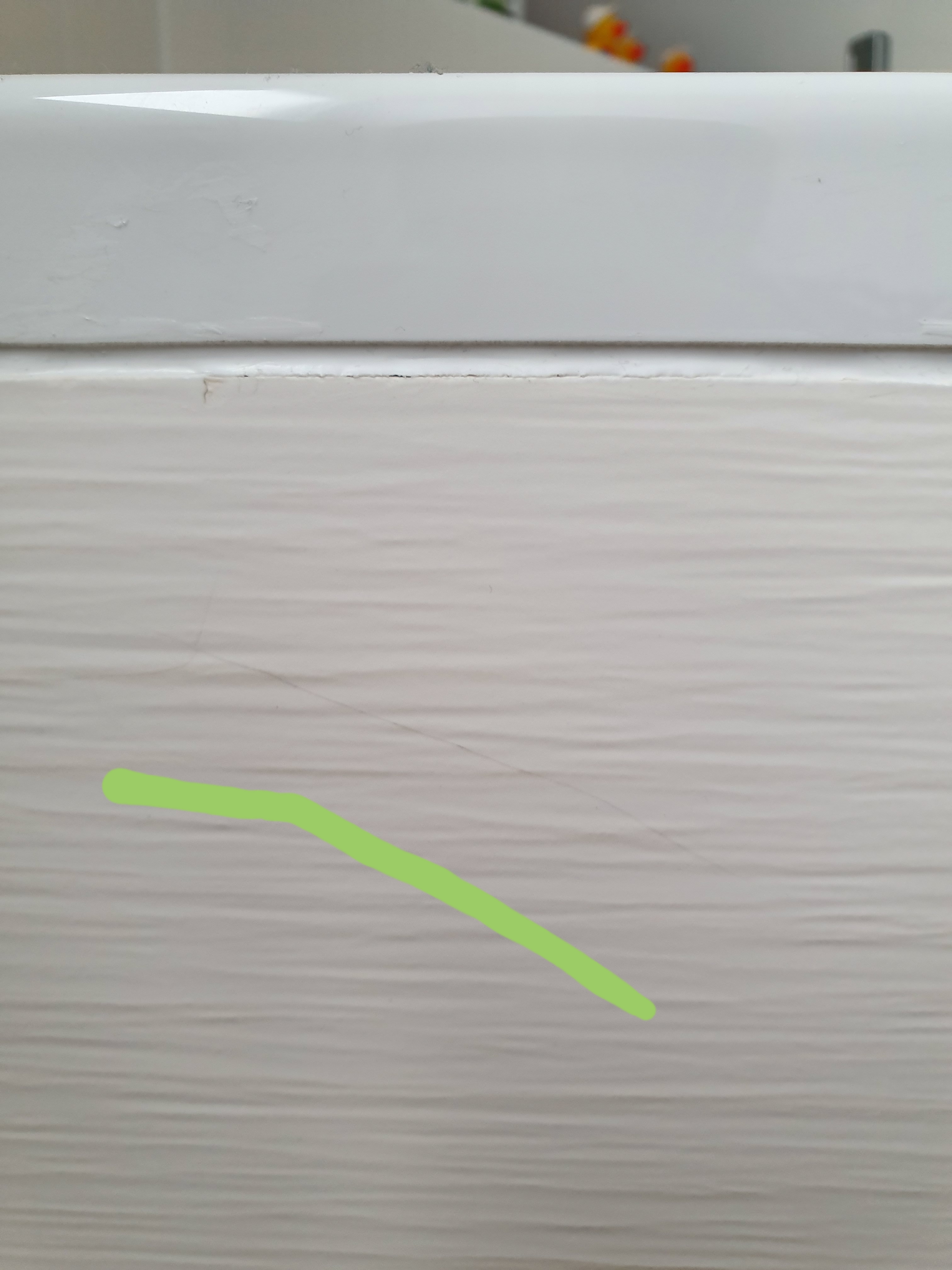 fliesen-an-acrylwanne-reissen-durch-334124-1.jpg