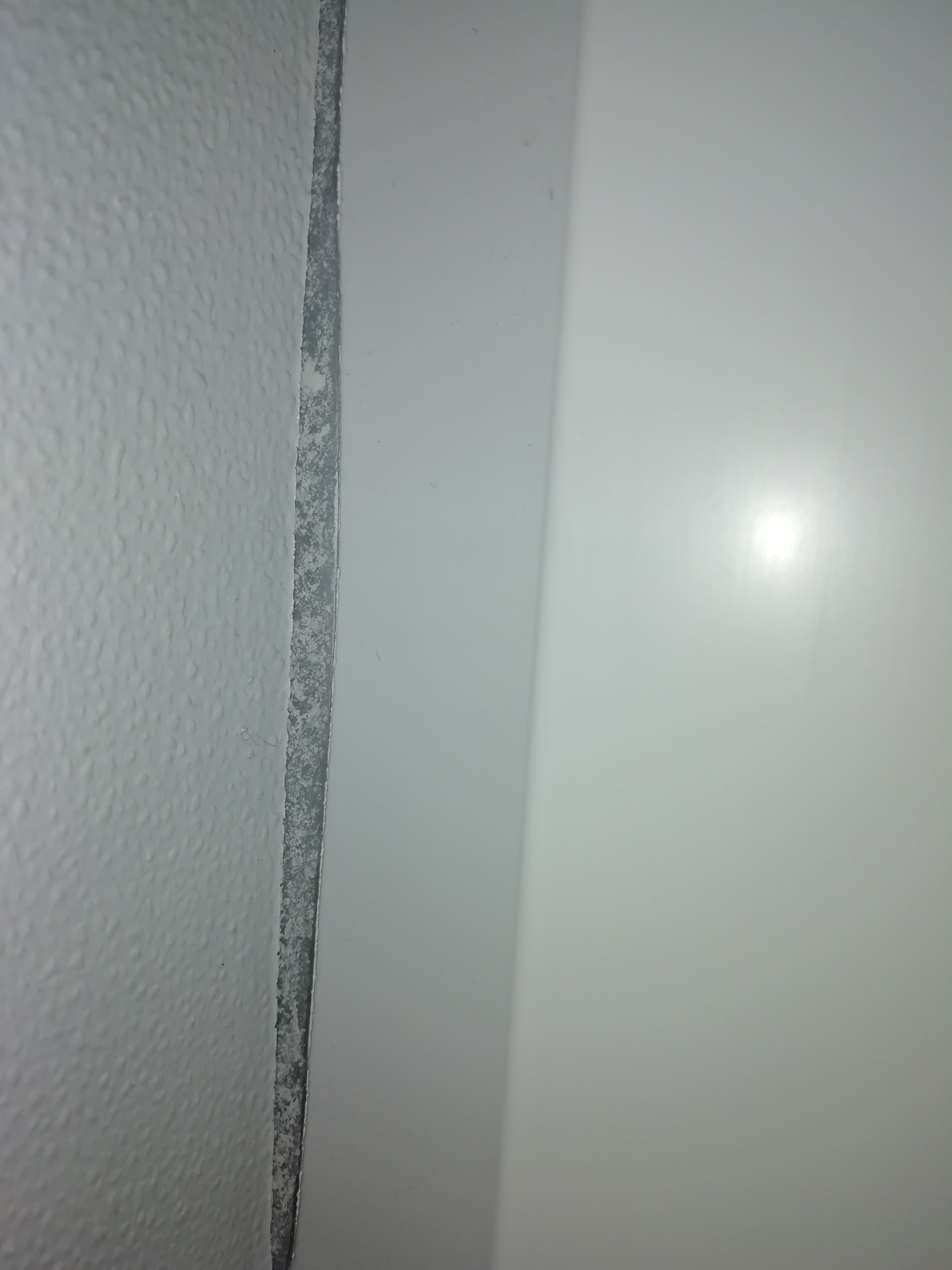 folie-kommt-aus-fensterlaibung-fensterblendung-292879-2.jpg