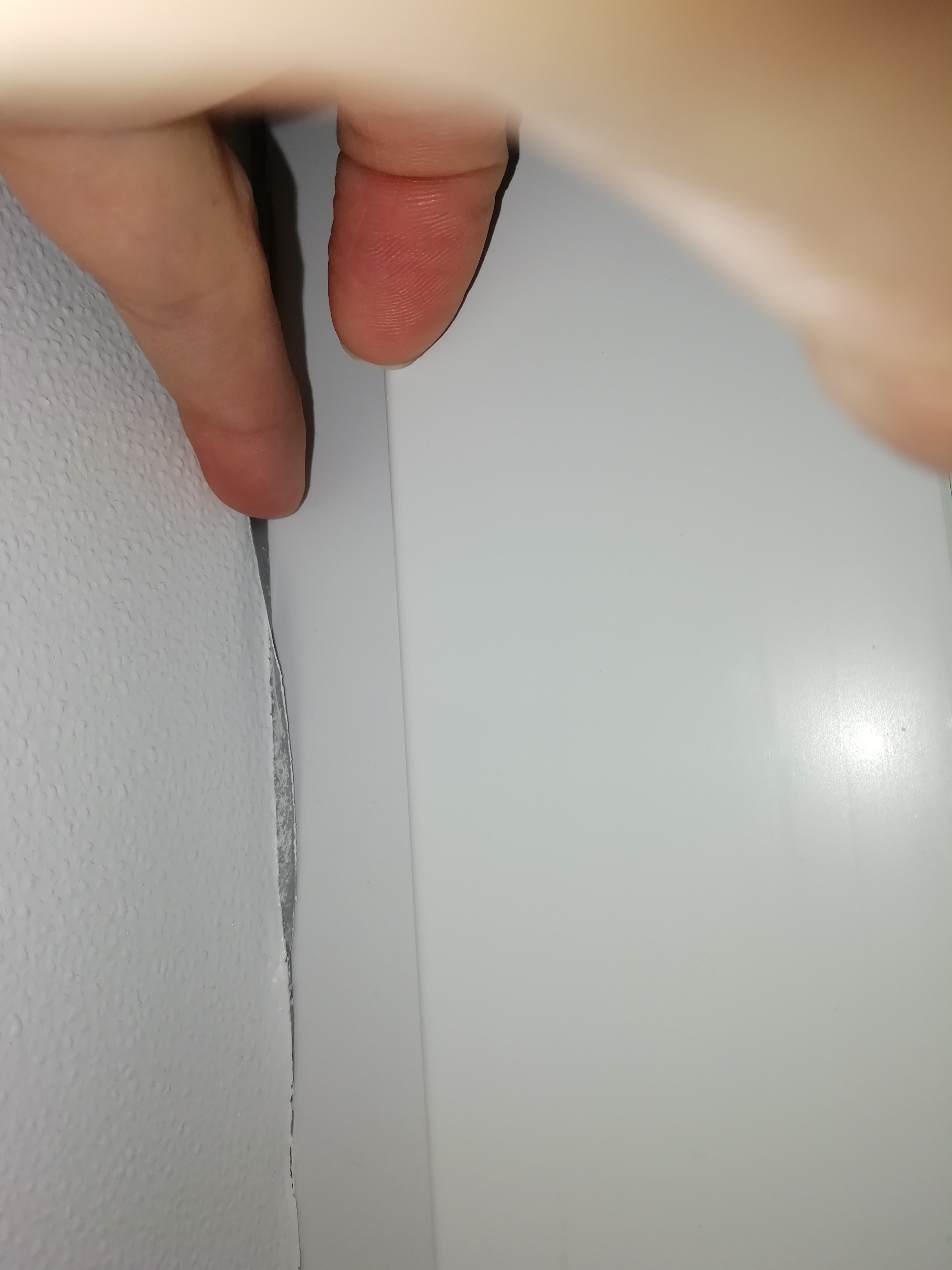 folie-kommt-aus-fensterlaibung-fensterblendung-292879-3.jpg