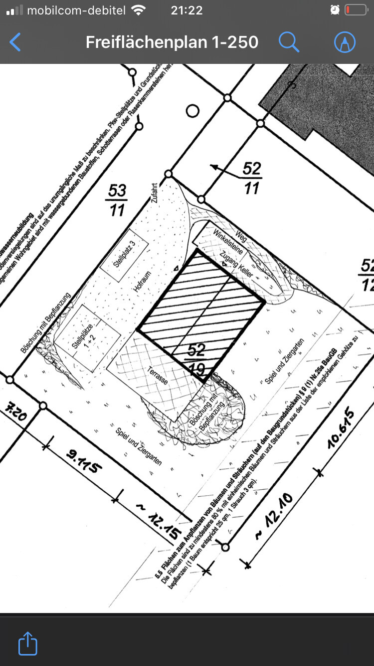 Landschaftsplan: Terrasse, Hofraum, Spielplatz, Wege und Begrünung im Maßstab 1:250.