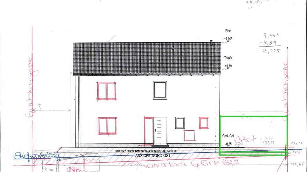 Frontansicht eines zweistöckigen Einfamilienhauses mit Fensterfront in einer Architekturzeichnung.