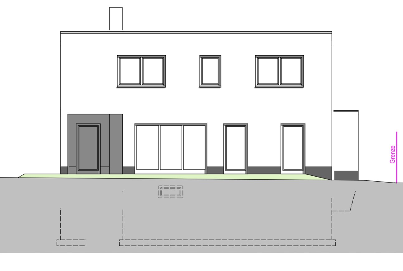 Zweistöckiges modernes Haus von der Straßenseite; grauer Eingang, große Fenster, grüner Vorgarten.