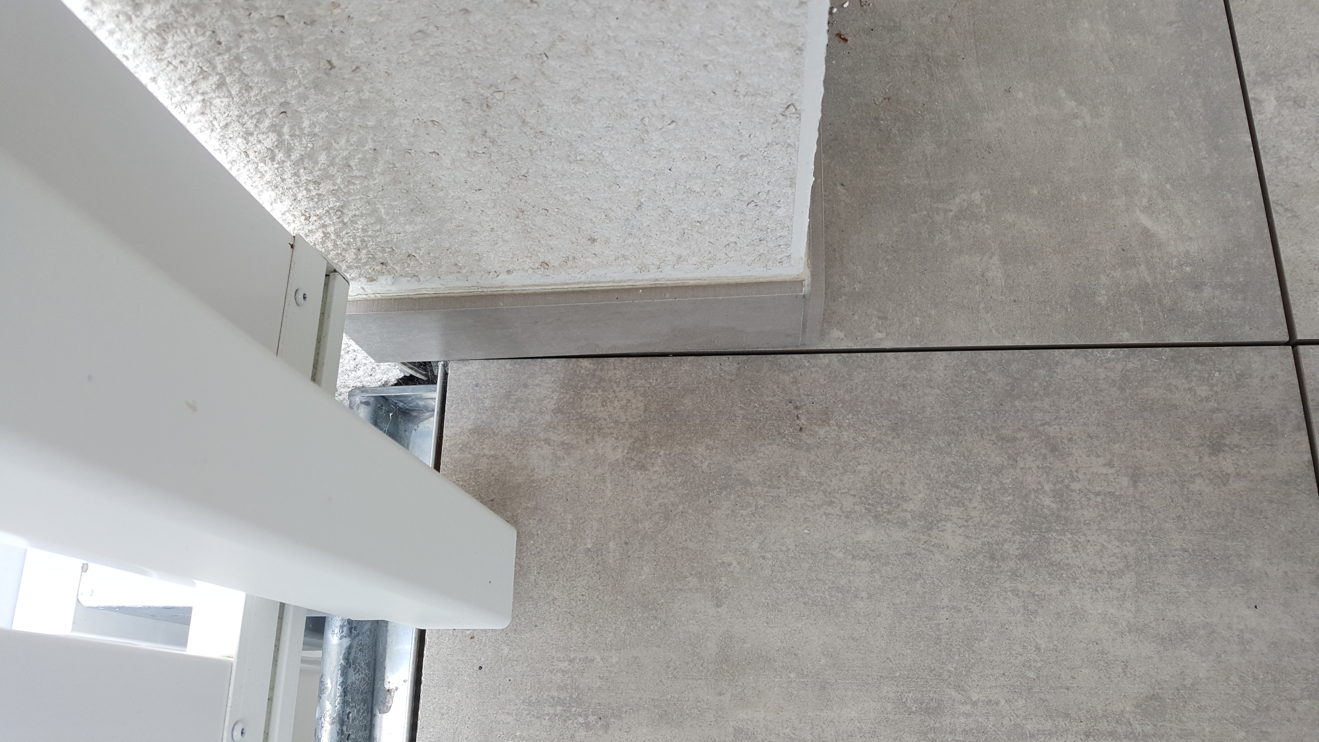 Fuge-Putzfehlstelle-Balkon unten.jpg