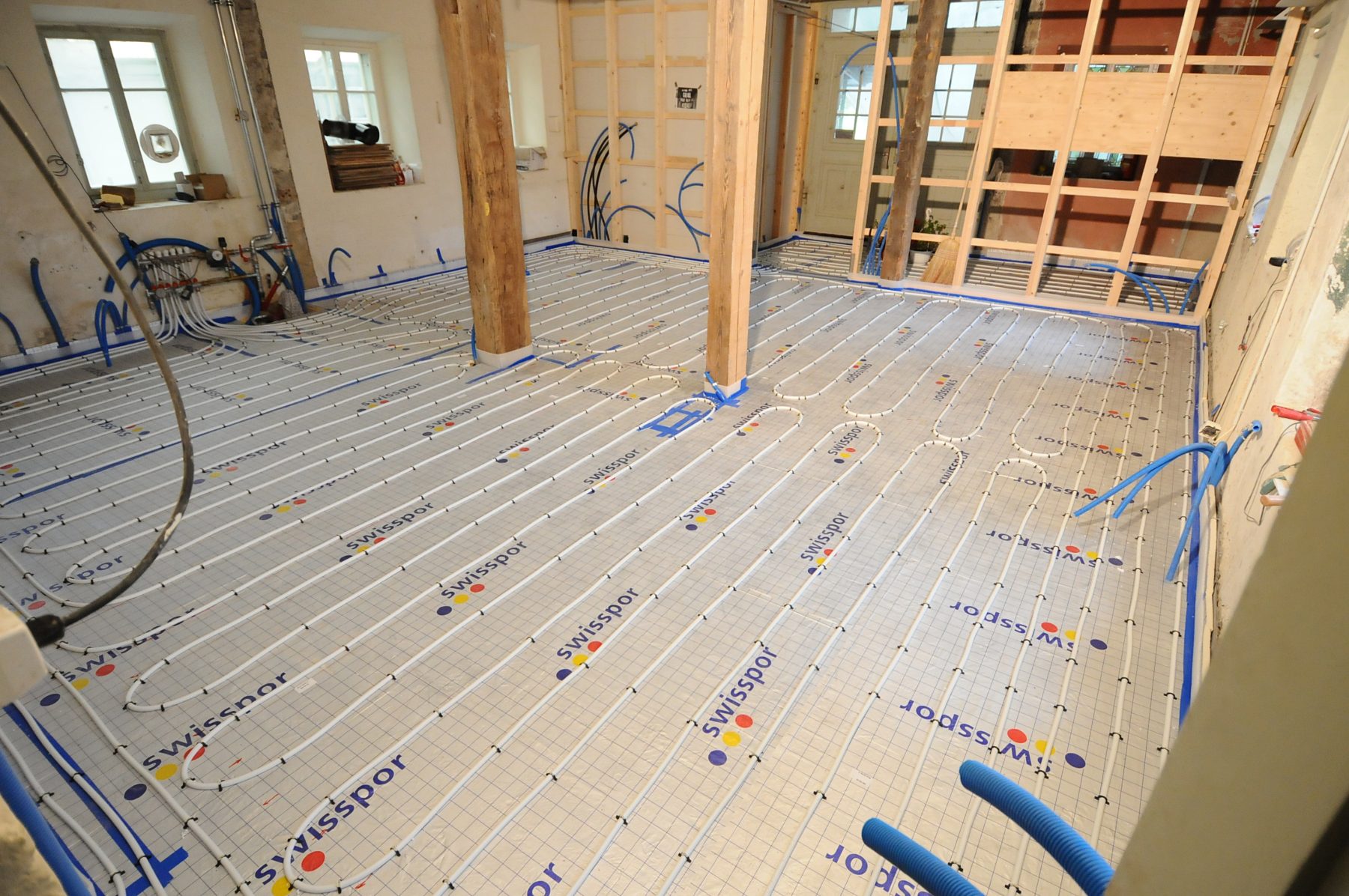 fussbodenheizung-verlegung-im-bau.jpg