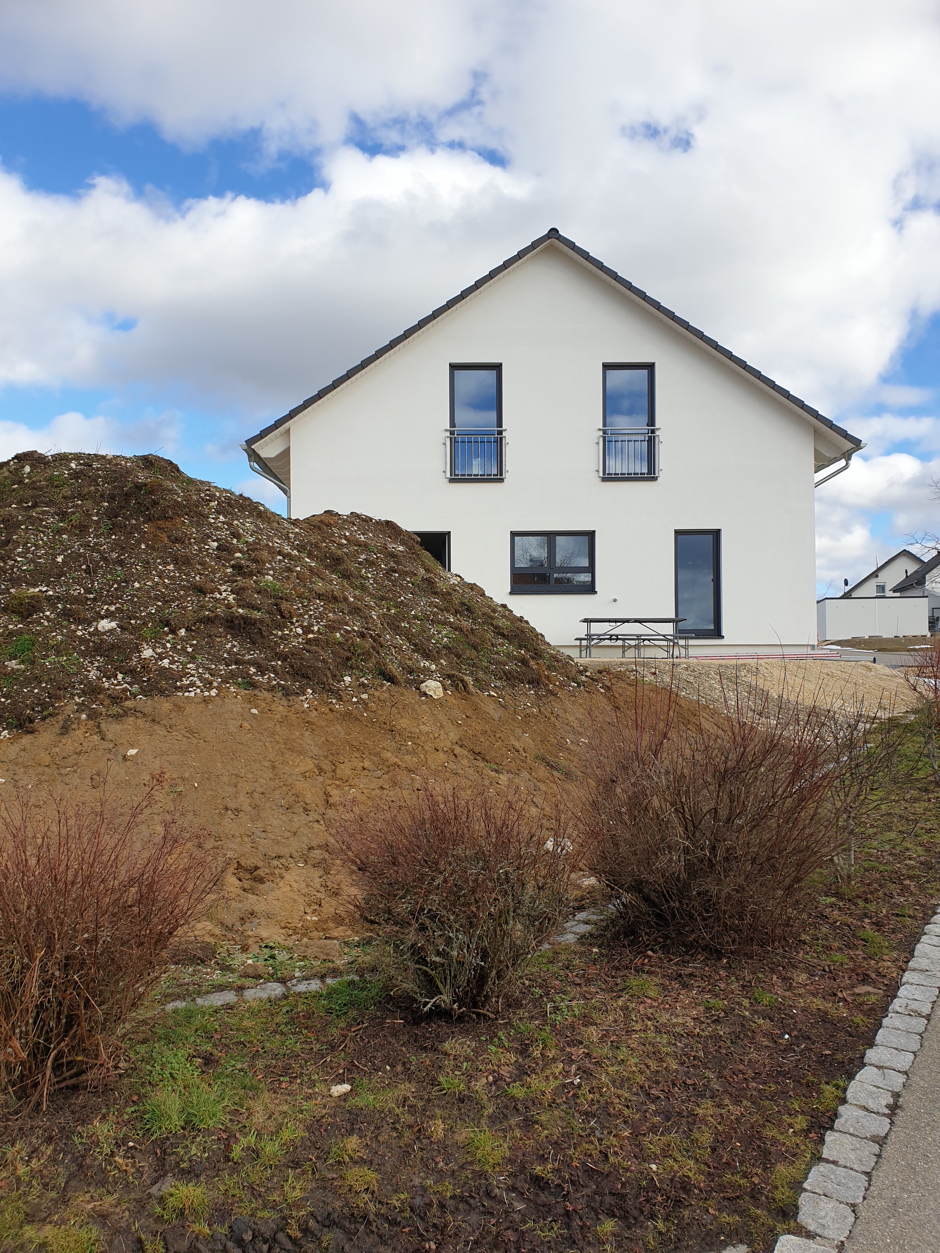 gabionenzaun-erlaubt-oertliche-bauvorschriften-474383-2.jpg