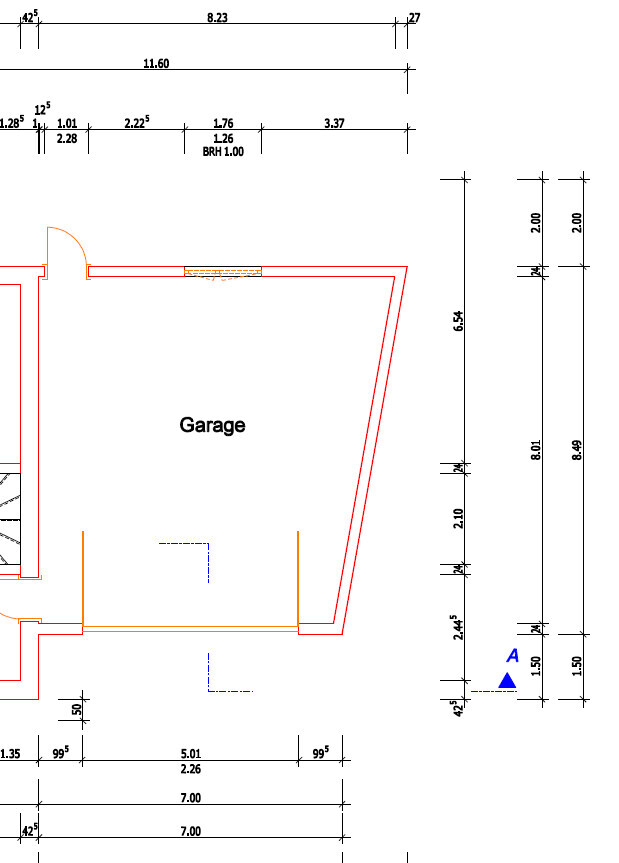 2D Grundrissplan mit Garage, Maßen und Wänden im Grundriss