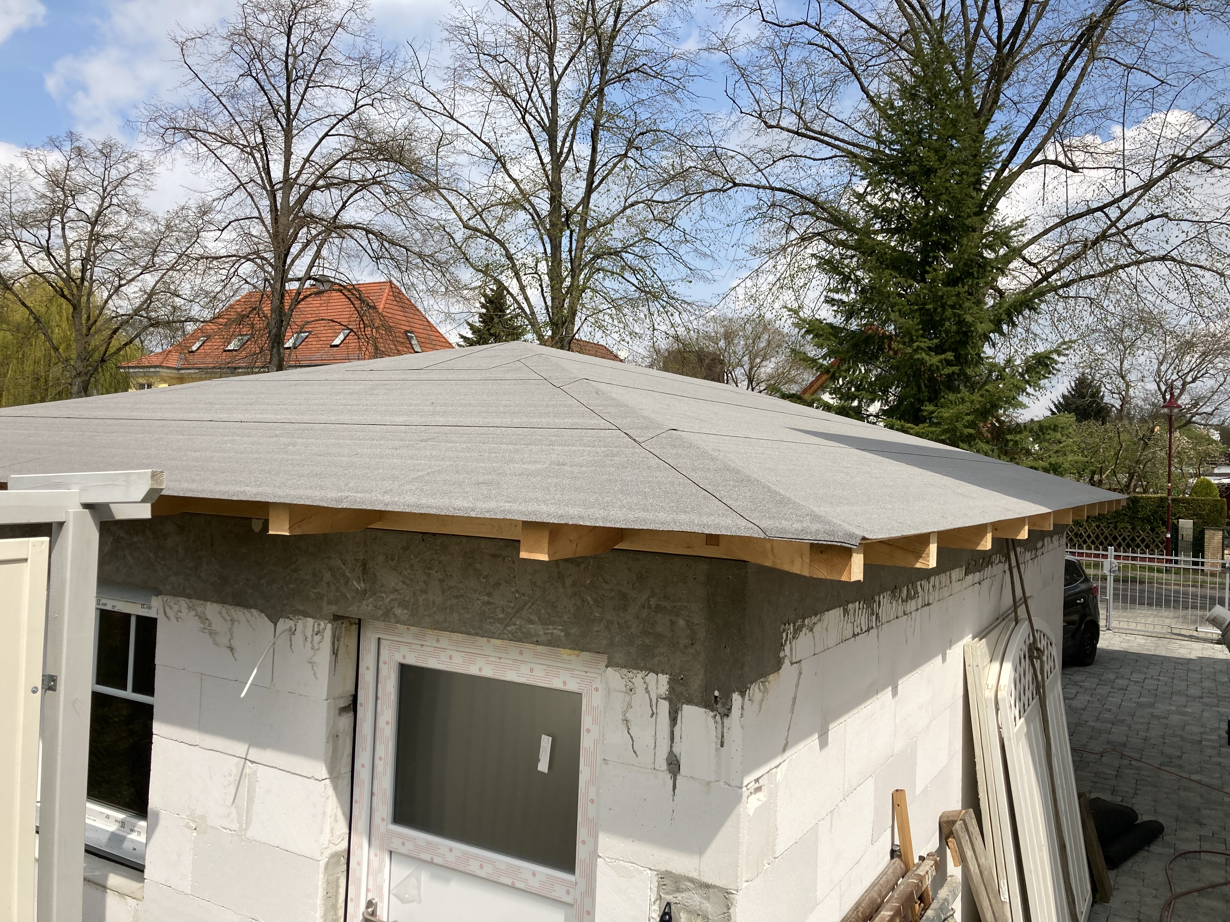 garage-mit-walmdach-16-dachaufbau-an-der-traufe-493198-3.jpg