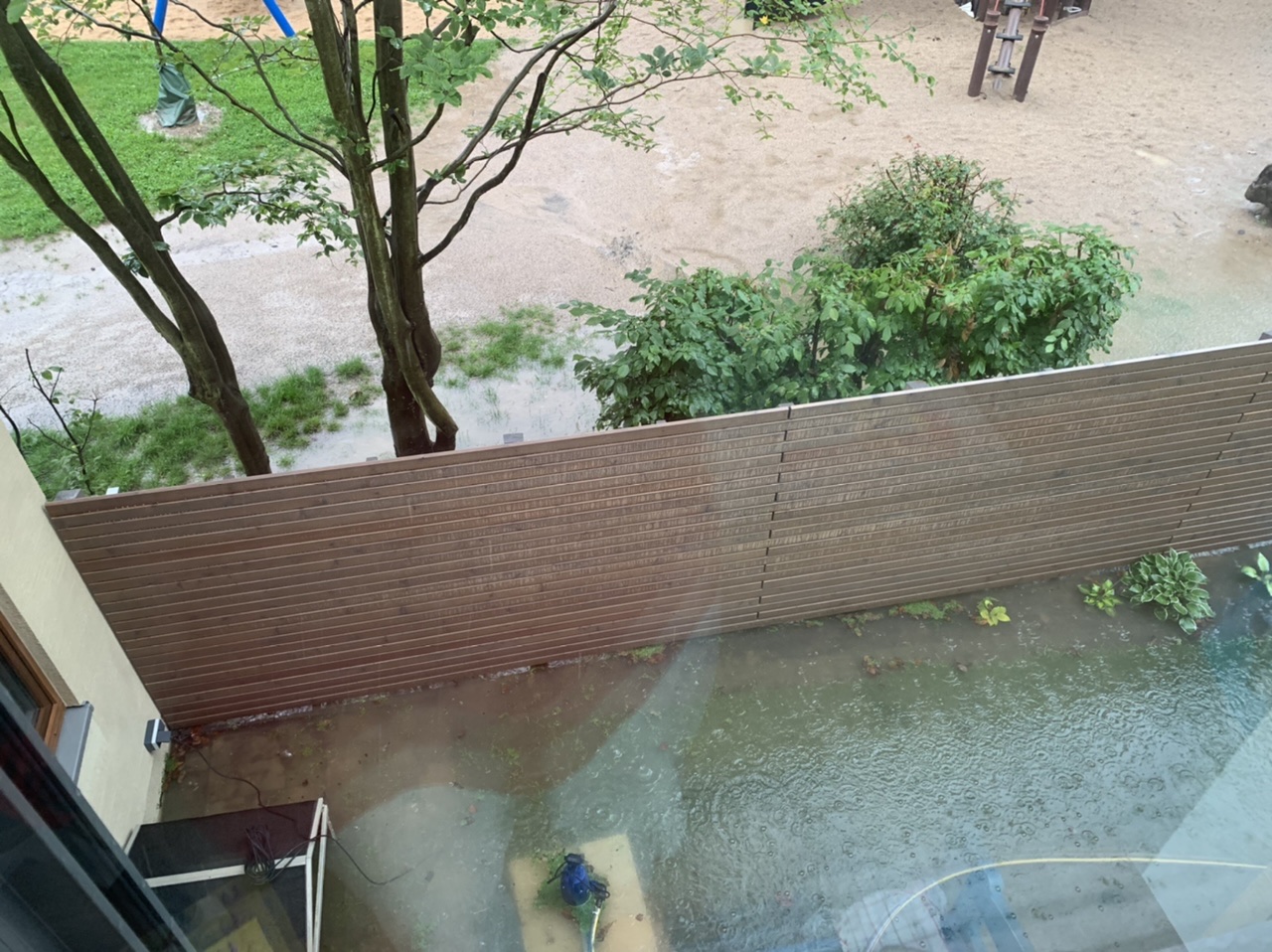 gartenentwaesserung-bei-stark-regen-wie-neulich-in-nrw-513280-2.jpeg