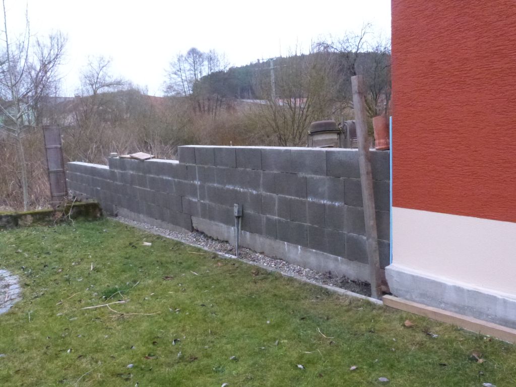 gartenmauer-ohne-anbohren-verschoenern-verblenden-243963-1.jpg