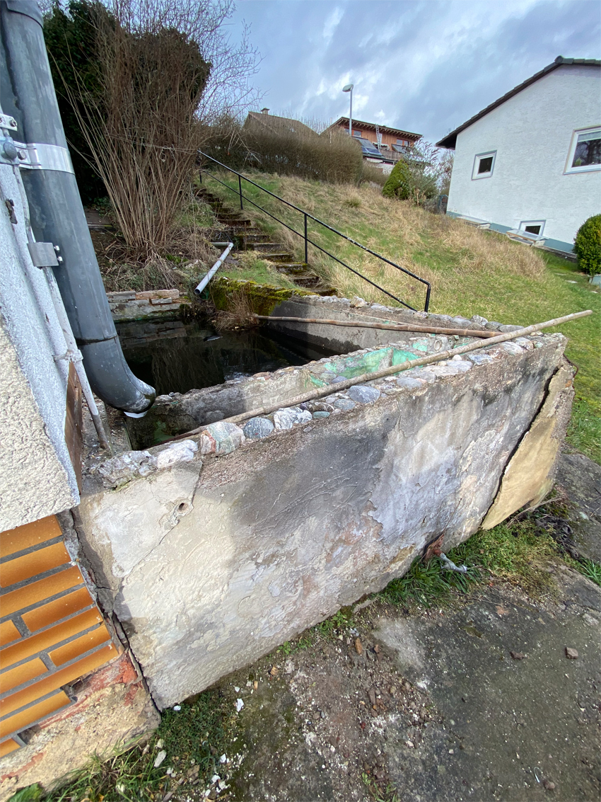 gartenteich-laeuft-ueber-ins-unbekannte-wie-finde-ich-raus-wohin-560973-1.jpg
