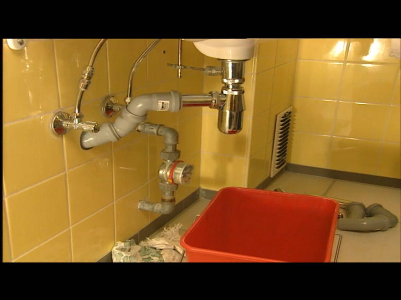 geeignete-winkelverbindung-fuer-waschtisch-siphon-bitte-um-rat-119425-1.jpg