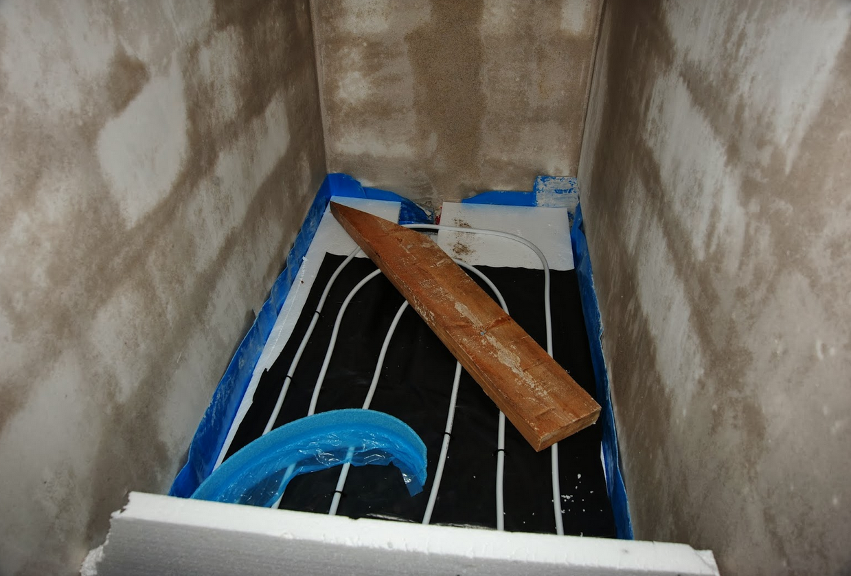 gefliester-duschboden-frueher-oder-spaeter-aerger-durch-silikonfuge-474985-1.png