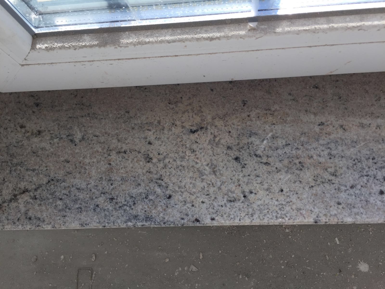 granit-farbton-kuenstlich-beeinflussen-140154-1.jpg