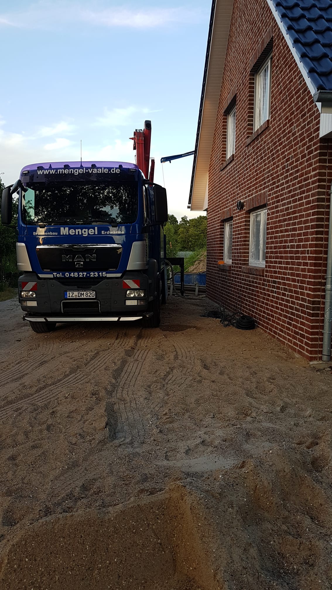 groesser-lkw-auf-baustelle-neubau.jpeg