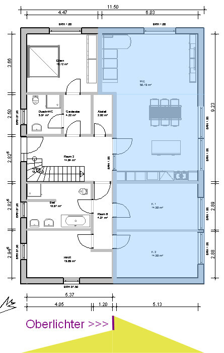 Detaillierter Grundriss eines Hauses; rechts blauer Wohnbereich mit Essecke.