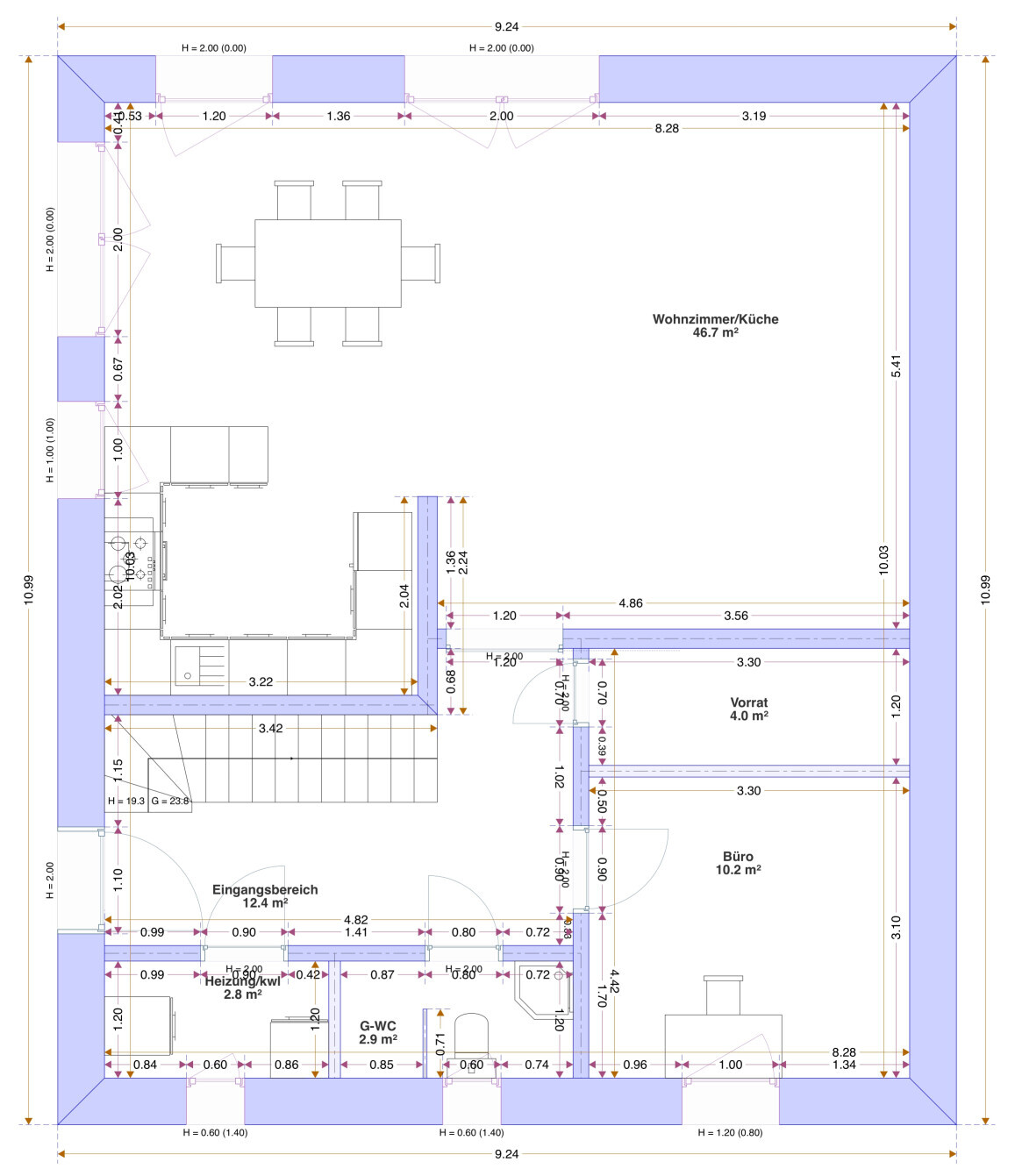 Grundriss eines Wohnzimmer/Küche-Bereichs mit Vorrat, Büro und Eingangsbereich, Maße sichtbar.