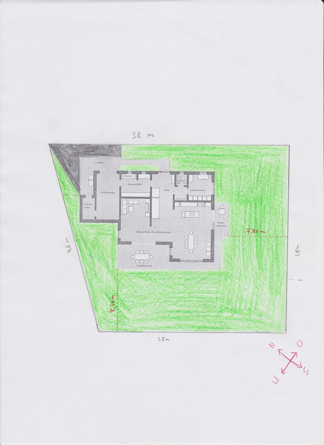 Grundriss eines Hauses mit umgebendem Garten, Innenraumaufteilung und Maßlinien.