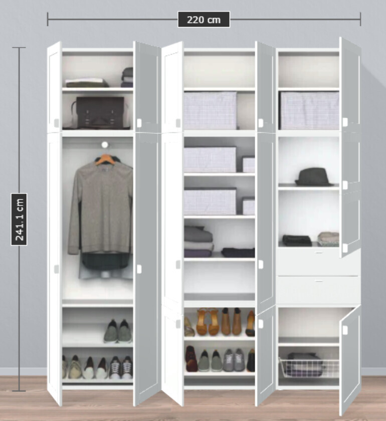 Großer mehrteiliger Kleiderschrank mit offenen Türen, Kleidung, Schuhe und Boxen.