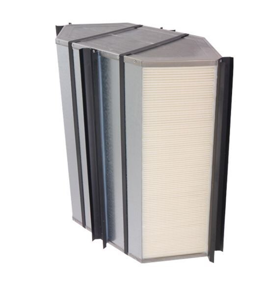 Mehrteiliger rechteckiger Luftfilter mit gefalteten Filtermedien und Metallrahmen.