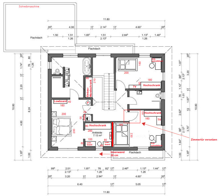 Grundriss eines Dachgeschosses mit Schlafzimmer, Bad, Ankleide, Treppe und Möbeln.