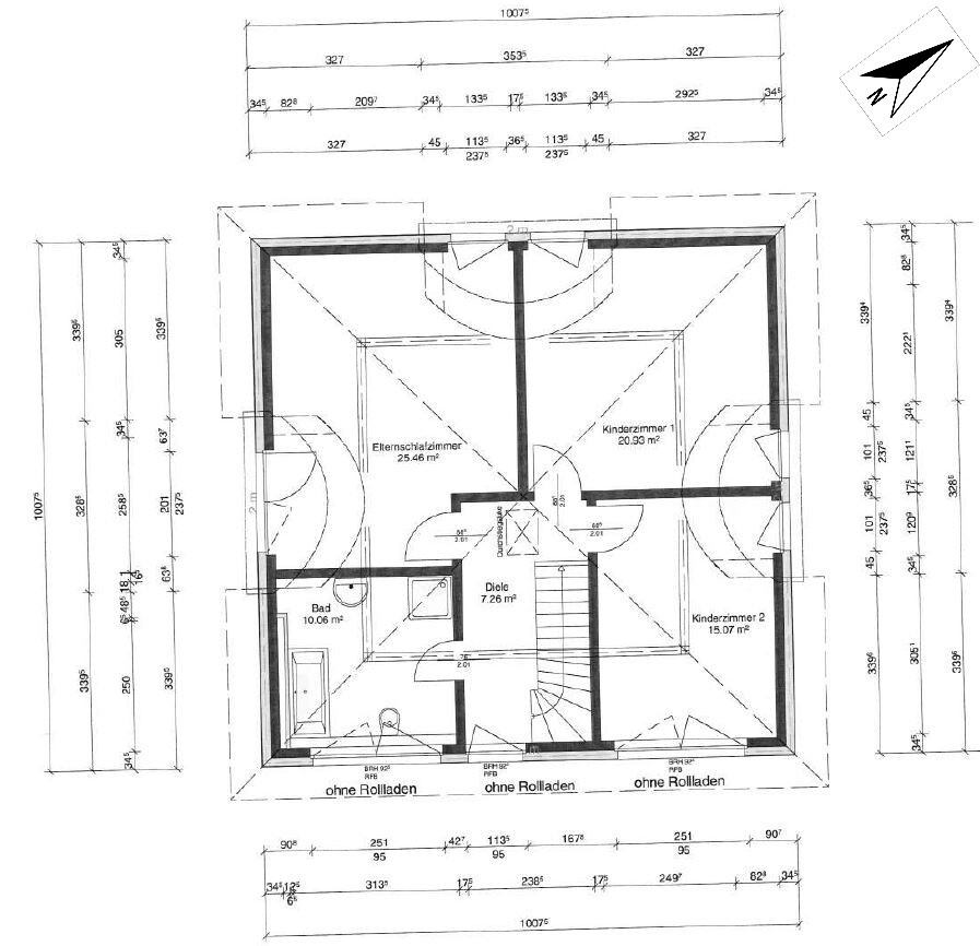 Grundriss eines Hauses mit Elternschlafzimmer, zwei Kinderzimmer, Diele, Bad und Treppe.