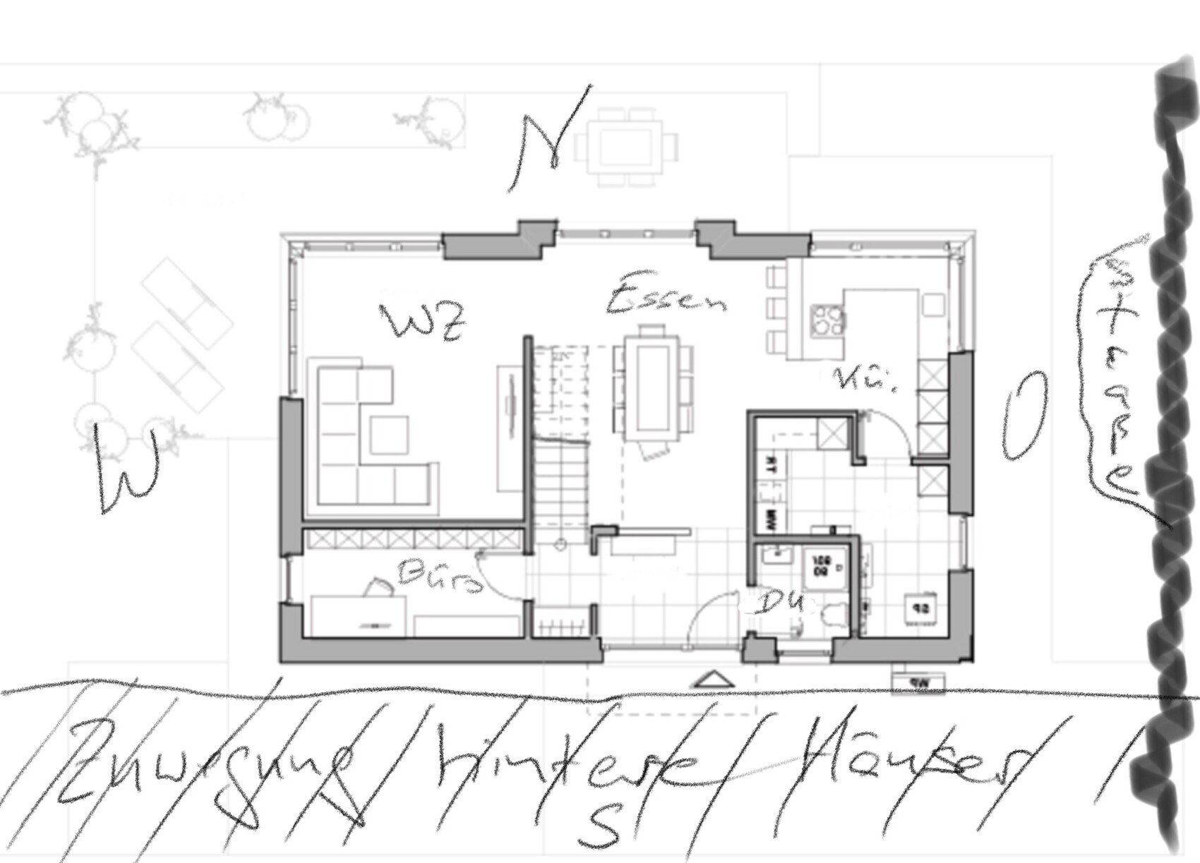 Handgezeichneter Grundriss: Wohnzimmer links, Esszimmer, Küche rechts, Bad unten, Treppe.