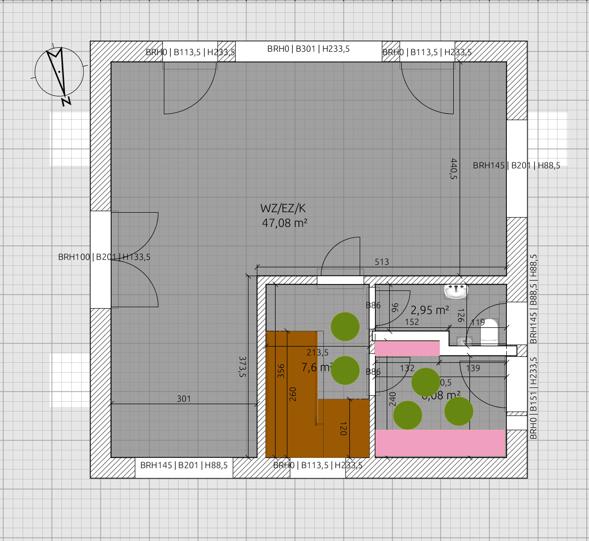 Grundriss WZ/EZ/K (47,08 m²) mit orange Kücheninsel und Grünpflanzen, Bad rechts