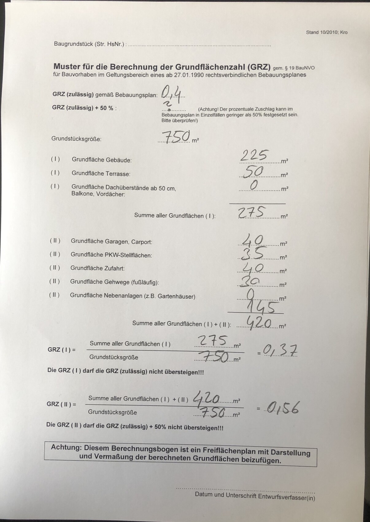 Formblatt zur Berechnung der Grundflächenzahl (GRZ) mit handschriftlichen Werten
