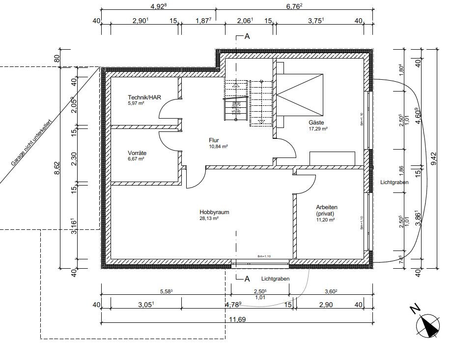 Grundriss eines Kellergeschosses mit Hobbyraum, Gästezimmer, Technik und Flur.