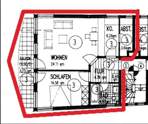 Grundriss einer Wohnung mit Wohnzimmer, Schlafzimmer, Flur, Bad und Balkon; rote Markierung.