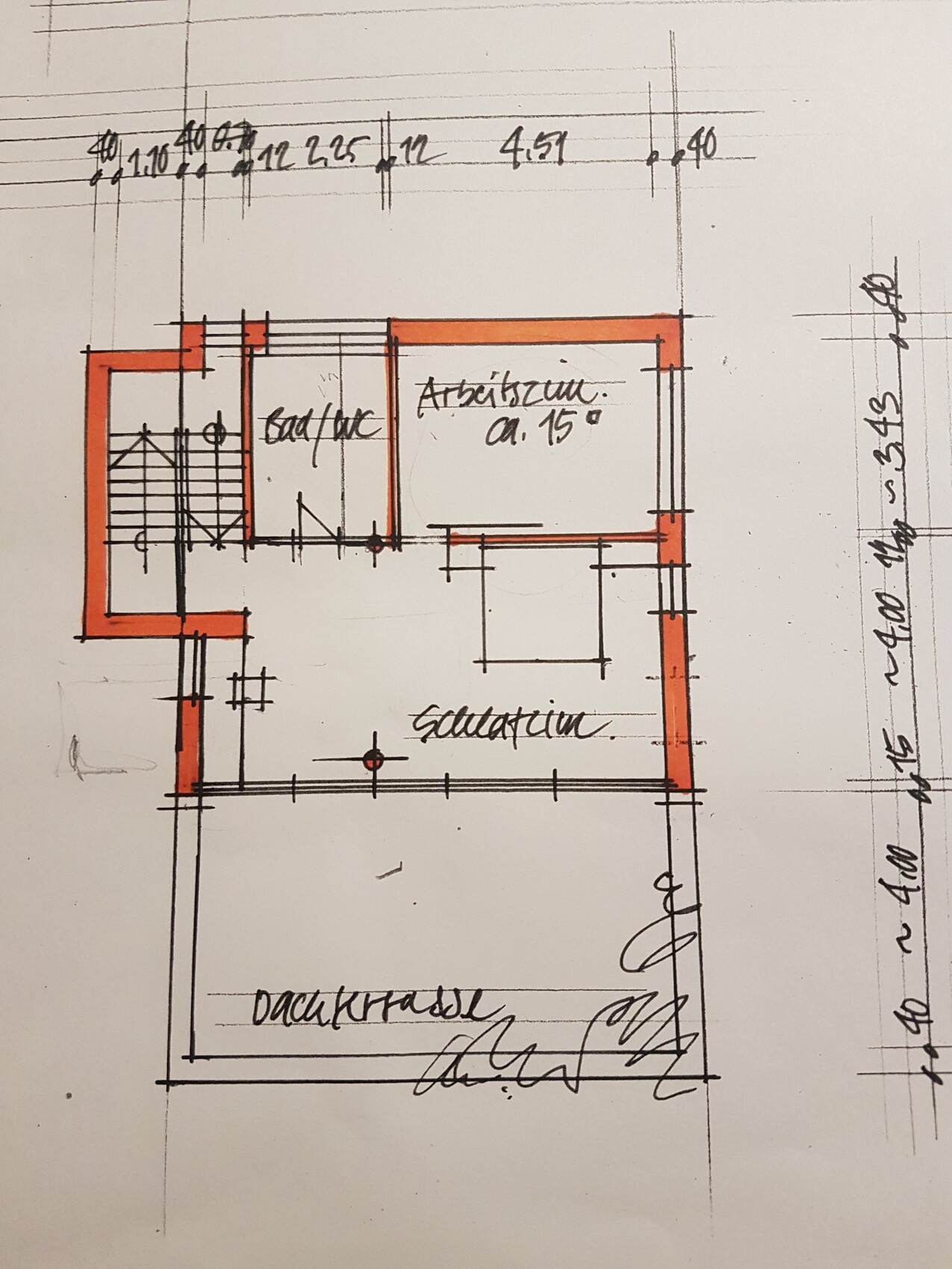 Handgezeichneter Grundriss: Treppenhaus links, Bad/WC, Arbeitsraum ca. 15 m².