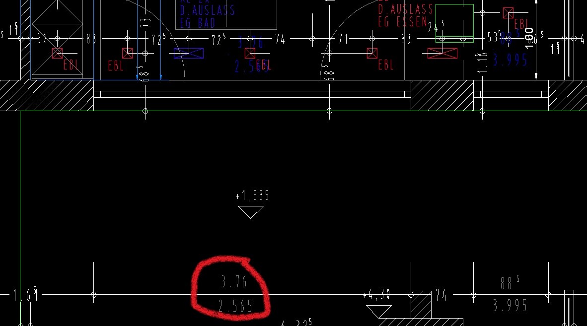 CAD-Plan eines Gebäudeteils mit Maßlinien und Beschriftungen, roter Kreis betont eine Maßeinheit